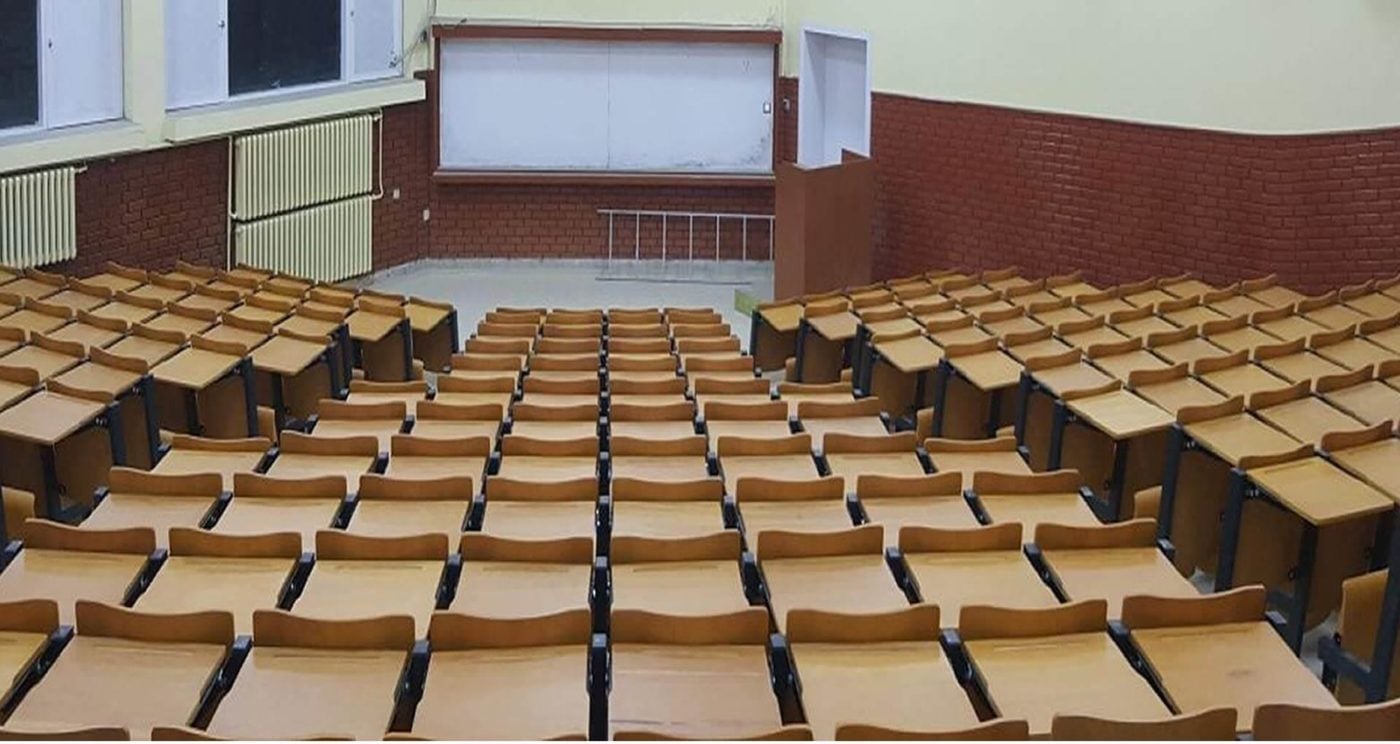 As Reggo Trade, we supply specialized educational furniture from Turkey, including amphitheatre hall chairs and lecture hall seating with integrated folding desks. Our professional expertise is evidenced by large-scale projects, such as the 2014 renovation in Afghanistan