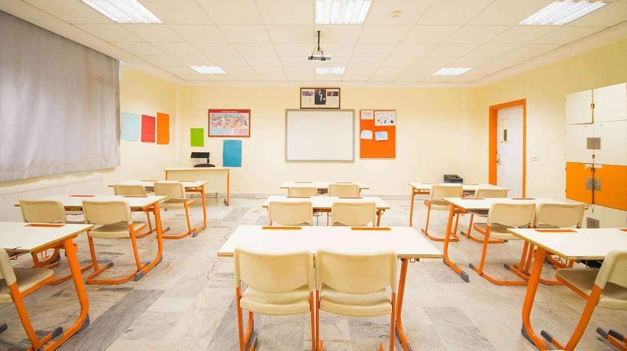 Mobilier scolaire et lits superposés en métal pour solutions éducatives clé en main par Reggo Trade à Istanbul